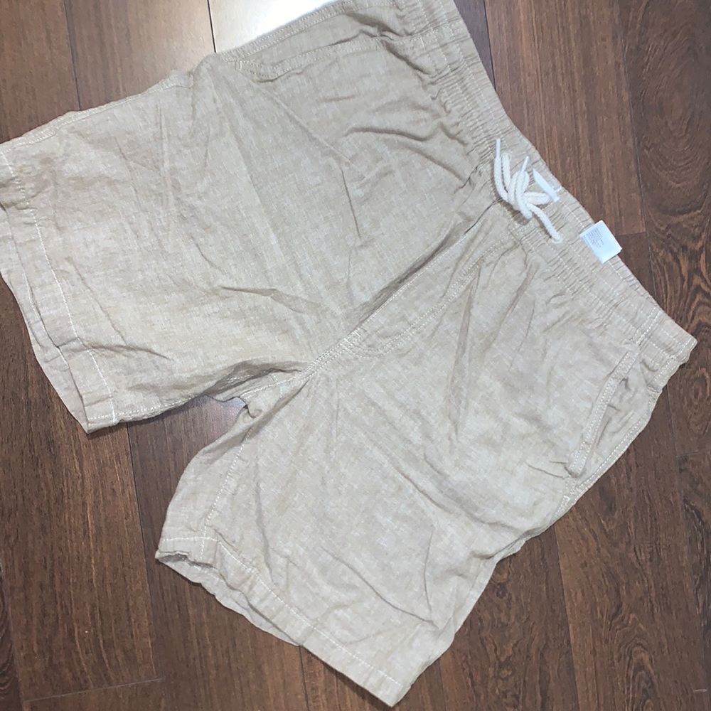 H&M Men’s Tan Summer Shorts. Size L